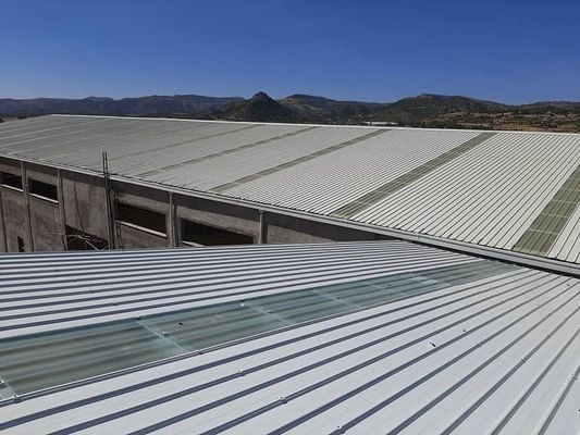Q355B Αποθήκη χάλυβα με φεγγαρόφωτο FRP και μόνωση σάντουιτς γυαλιού